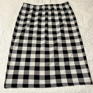Nuggles, size Medium, black and white checkered skirt